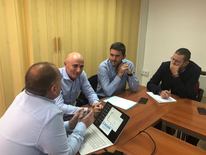 El consejero de Agua, Agricultura, Ganadería, Pesca y Medio Ambiente, durante la reunión con miembros del Consejo de Agricultura Ecológica