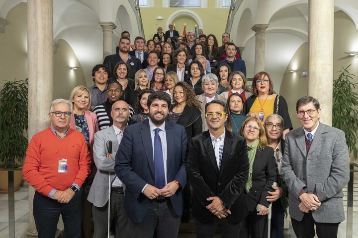 El presidente de la Comunidad, Fernando López Miras, recibe a los participantes del VII Encuentro Iberoamericano de Enfermedades Raras, huérfanas o poco frecuentes. (2)