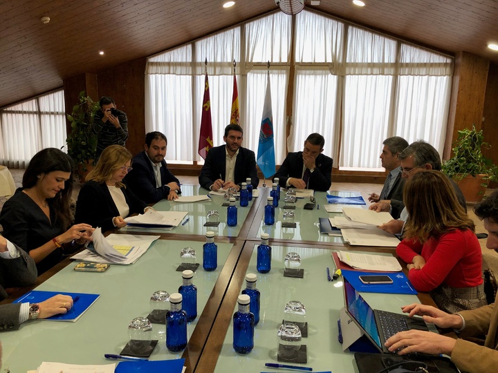 El Foro de Coordinación Interadministrativa del Mar Menor, reunido hoy en el Ayuntamiento de Los Alcázares