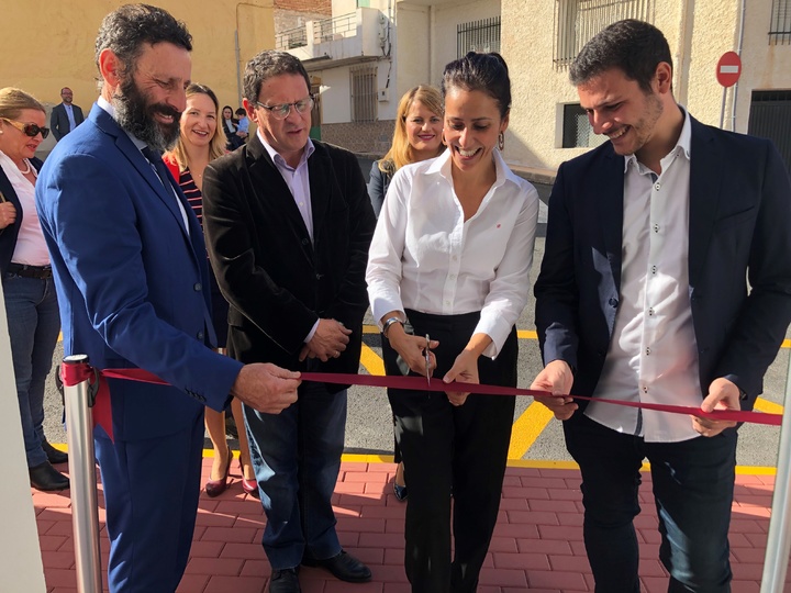 La consejera de Turismo Juventud y Deportes ha inaugurado el Hostal Sosiego Mar