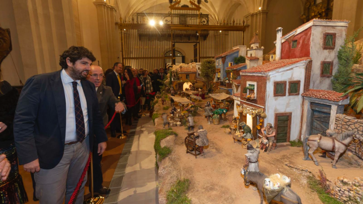Inauguración del belén tradicional realizado por la Asociación de Belenistas de Fuente Álamo (2)