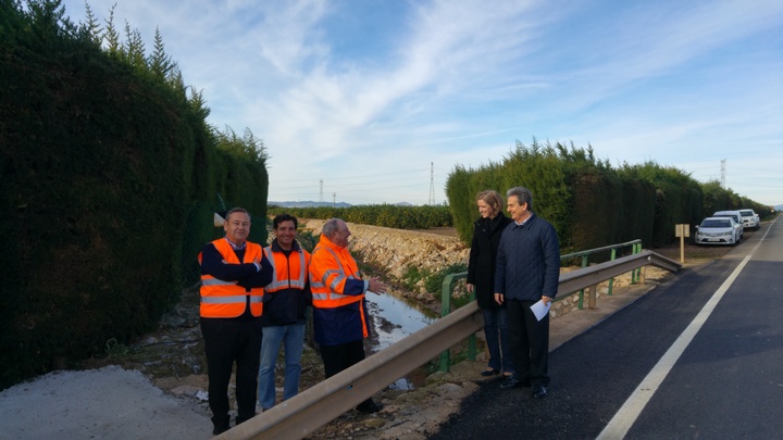 Fomento repara el firme de la carretera que une El Albujón y Los Beatos