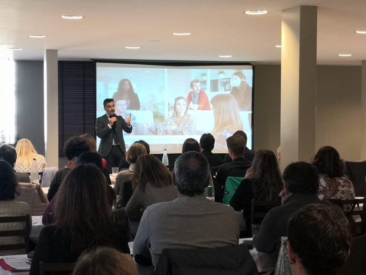 Educación da conocer en Valencia cómo se desarrolla la Formación Profesional Dual en la Región de Murcia