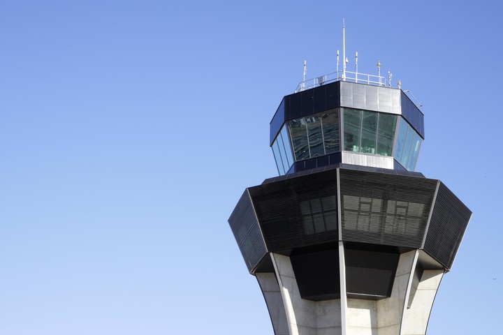 Imagen de la Torre de Control del Aeropuerto Internacional de la Región de Murcia