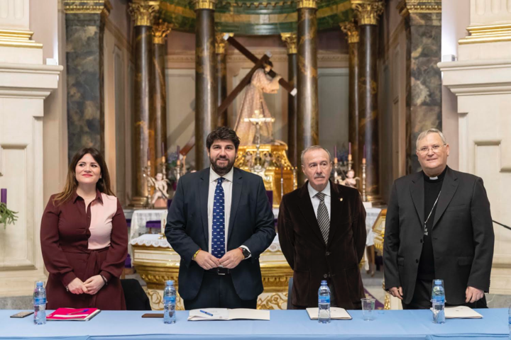 El jefe del Ejecutivo regional, Fernando López Miras, preside la reunión del Patronato del Museo Salzillo (2)