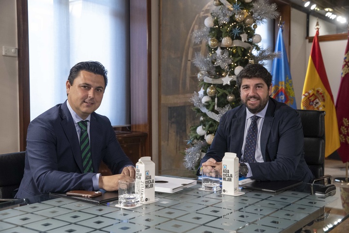 El presidente de la Comunidad, Fernando López Miras, se reunió hoy con el alcalde de San Javier, José Miguel Luengo