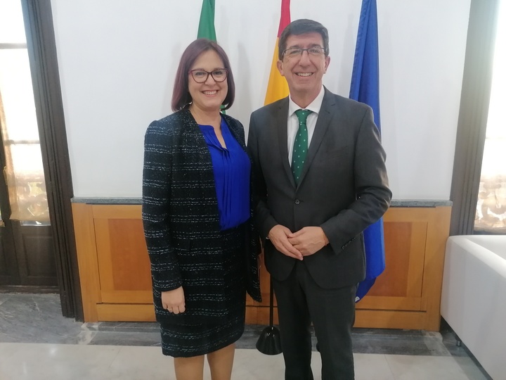 Reunión de la vicepresidenta del Gobierno regional con el vicepresidente de Andalucía/2