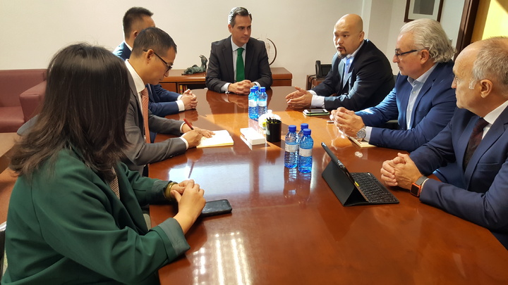 Reunión con miembros de misiones comerciales que forman parte del Plan de Promoción Exterior de la Comunidad, presidida por el director del Instituto de Fomento, Diego Rodríguez-Linares