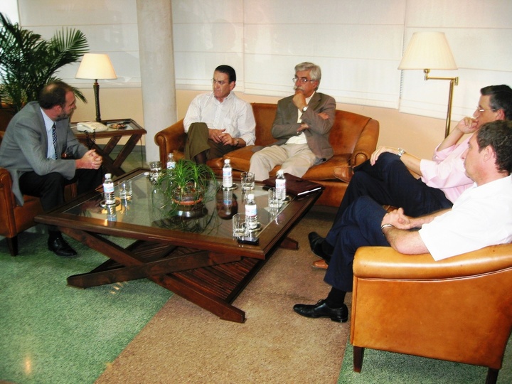 Reunión del consejero de Empleo con representantes de Aeromur