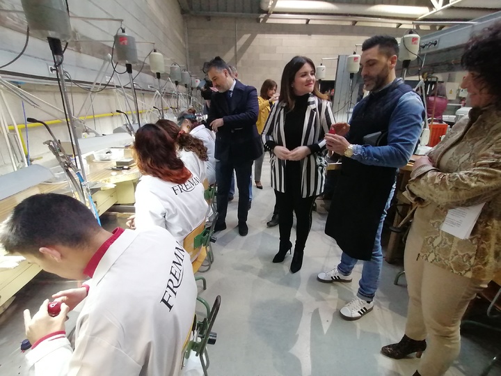 La consejera de Educación visita las instalaciones de Fremm en las que se imparten cursos de Formación Profesional a más de 120 alumnos