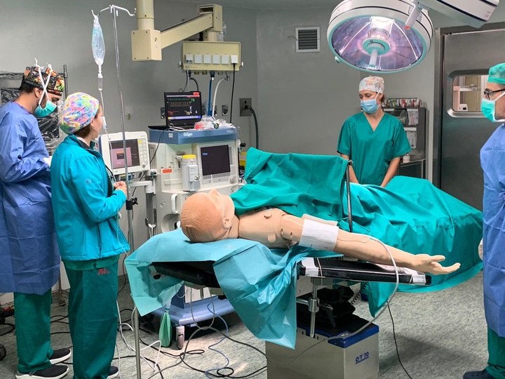 Profesionales de la Arrixaca en una de las sesiones formativas de simulación clínica