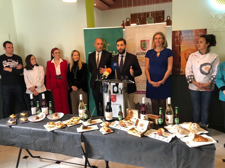 El director del Instituto de Turismo, Juan Francisco Martínez en la presentación de la XII edición de la Ruta de la Tapa de Cehegín