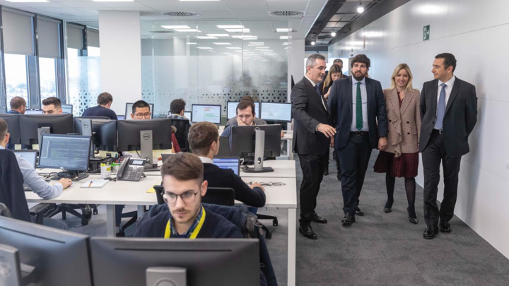 López Miras visita las nuevas instalaciones de la compañía Everis/2