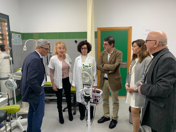 El consejero de Salud, Manuel Villegas, visitó esta mañana el consultorio de La Vaguada, en Cartagena