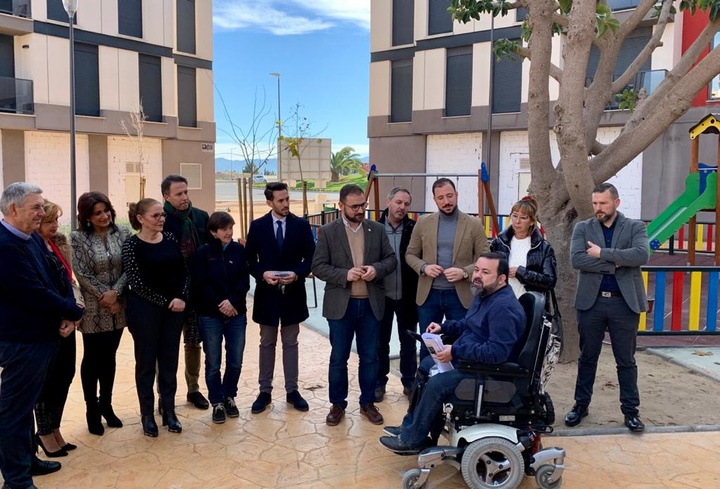 Imagen del director general de Vivienda, José Francisco Lajara, durante el acto de entrega de llaves de seis viviendas a diversos colectivos y ONG