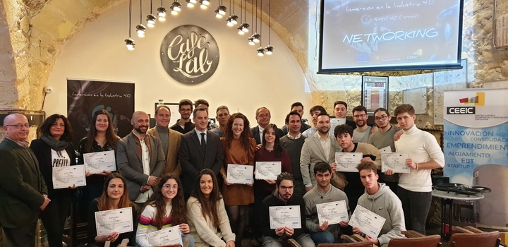 Los participantes del programa de prácticas en industrias 4.0 'Smart I4.0 Connect' reciben sus diplomas