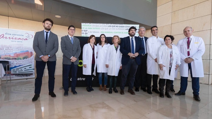 El presidente López Miras visita La Arrixaca con motivo del Día Mundial contra el Cáncer (2)