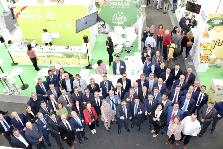 El presidente de la Comunidad en la feria hortofrutícola 'Fruit Logística 2020'