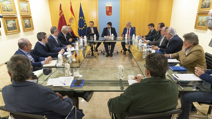 López Miras destaca el compromiso de la agricultura con la creación de puestos de trabajo