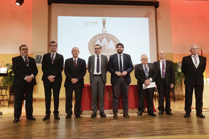 LLópez Miras preside el acto de entrega de Medallas de Oro de la Universidad de Murcia a los exrectores Lozano, Roca, Monreal, Ballesta y Cobacho, y la Medalla de Honor a la Fundación Organización Nacional de Ciegos de España