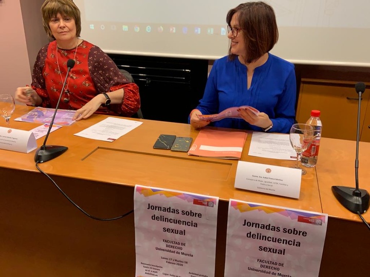 La vicepresidenta y consejera de Mujer, Igualdad, Lesbianas, Gays, Bisexuales, personas Transgénero e Intersexuales, Familias y Política Social, Isabel Franco, en la inauguración de las jornadas sobre delincuencia sexual de la Universidad de Murcia