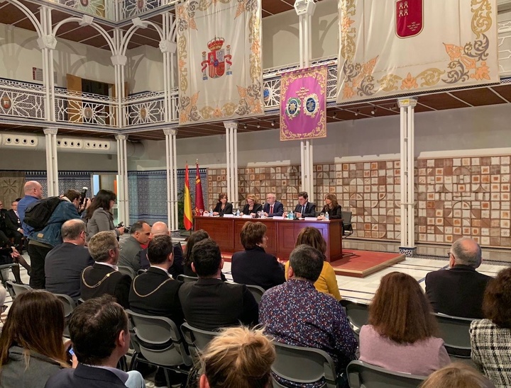 Villegas asiste al acto de inicio de actividades de la Academia de Farmacia Santa María de España