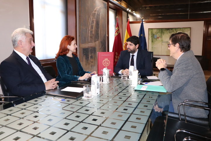 El Gobierno regional avanza en su colaboración con la Real Academia de Medicina y Cirugía