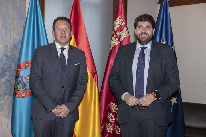 El presidente del Gobierno recibe al alcalde de Mula