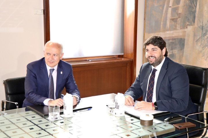 López Miras se reúne con el alcalde de Las Torres de Cotillas