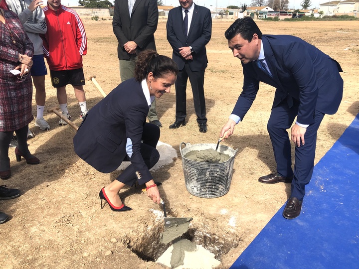 La Comunidad invierte 200.000 euros en el campo de fútbol de Santiago de la Ribera