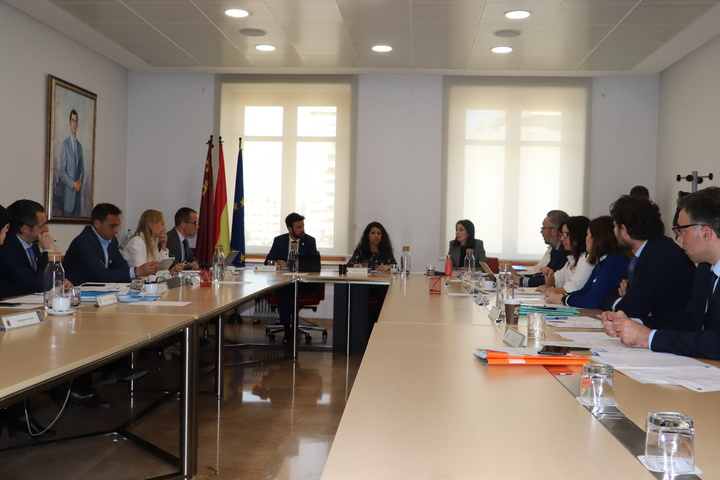 Transparencia informa de las medidas del borrador de 'Estrategia Regional de Gobernanza Pública' a todas las consejerías
