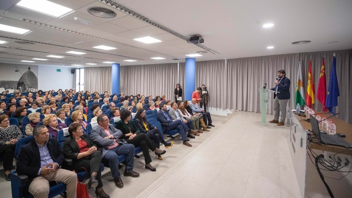 El presidente López Miras ha inaugurado la jornada 'El trabajo diario de la mujer ganadera'