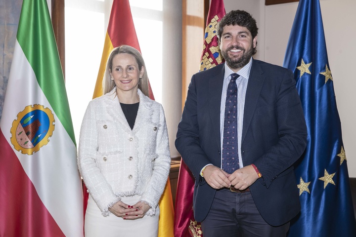 El Ejecutivo regional pide al Gobierno central que intensifique la presión para que el vecino de Cehegín retenido en Vietnam pueda regresar a España