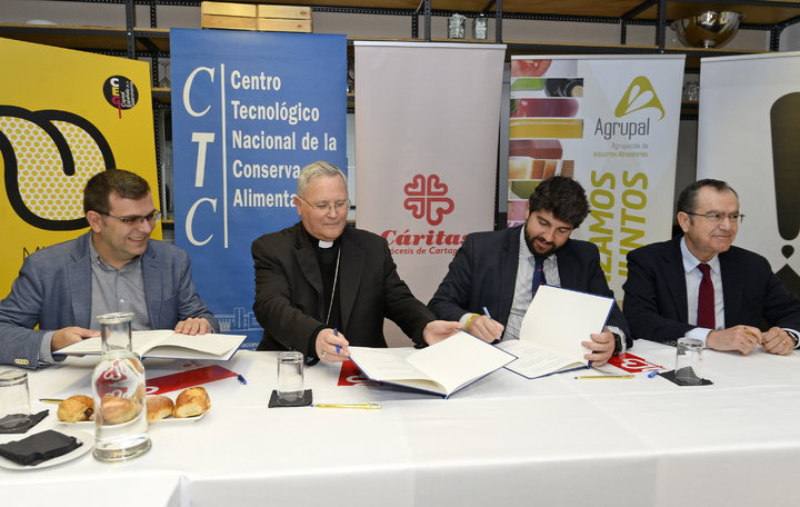 López Miras preside la firma de los convenios de colaboración entre Cáritas, Agrupal y el Centro Tecnológico Nacional de la Conserva