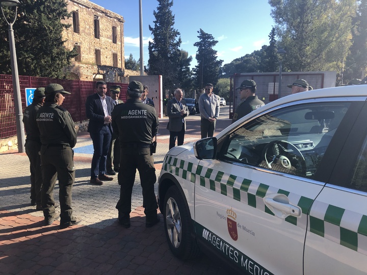 El consejero Antonio Luengo durante el acto de entrega de los nuevos vehículos