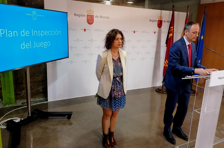 El consejero de Presidencia y Hacienda, Javier Celdrán, durante la presentación del Plan de Inspección del Juego