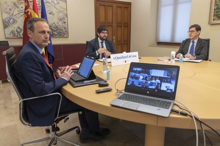 Encuentro mantenido por el presidente de la Comunidad, Fernando López Miras, con los alcaldes de los 45 municipios de la Región para coordinar todas las actuaciones relacionadas con el coronavirus (2)