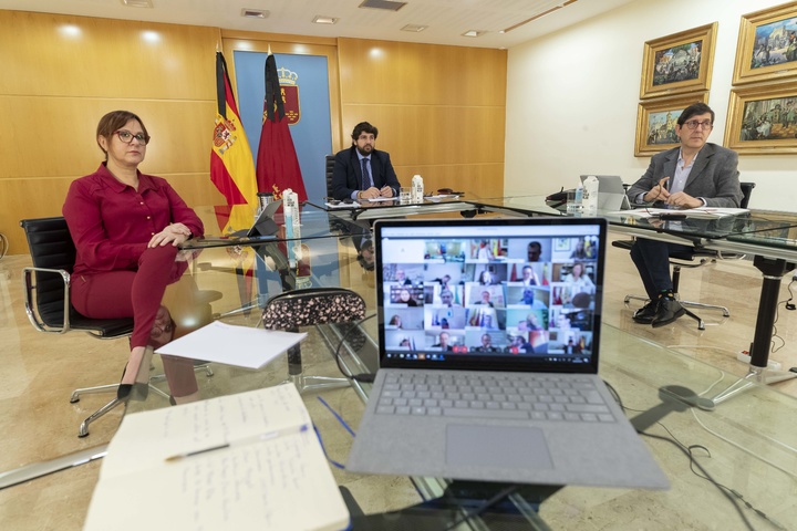 El presidente de la Comunidad, Fernando López Miras, mantiene un encuentro por vía telemática con los alcaldes de los 45 municipios para coordinar todas las actuaciones relacionadas con el Covid-19 (1)