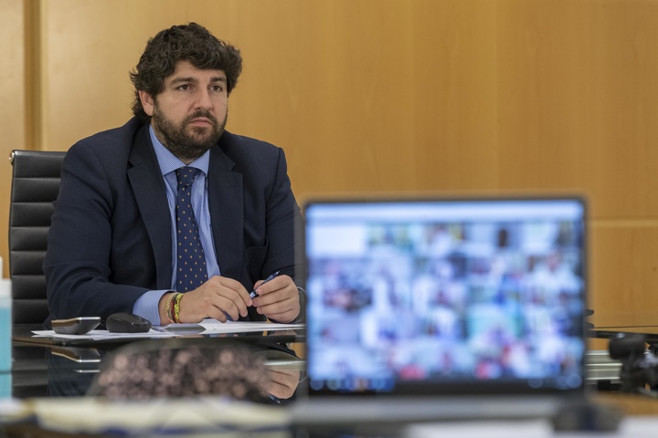 El presidente de la Comunidad, Fernando López Miras, mantiene un encuentro por vía telemática con los alcaldes de los 45 municipios para coordinar todas las actuaciones relacionadas con el Covid-19(2)