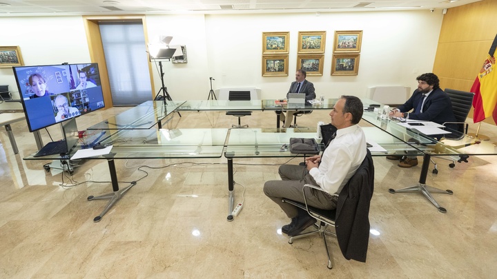 El jefe del Ejecutivo autonómico, Fernando López Miras, se reúne con la Federación de Municipios de la Región de Murcia (2)