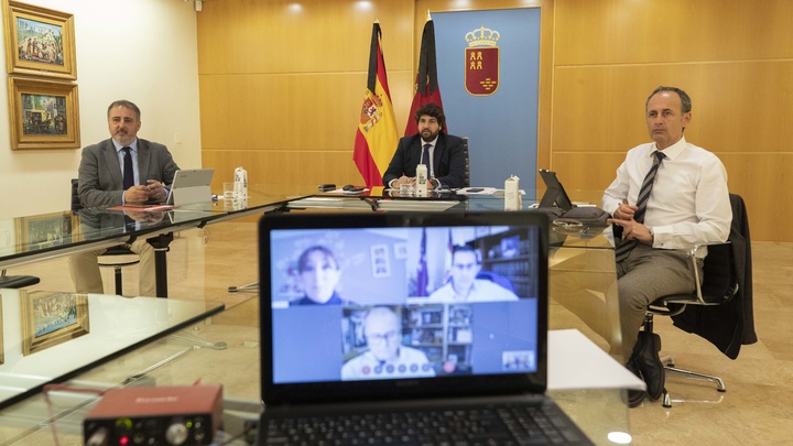 El jefe del Ejecutivo autonómico, Fernando López Miras, se reúne con la Federación de Municipios de la Región de Murcia (3)