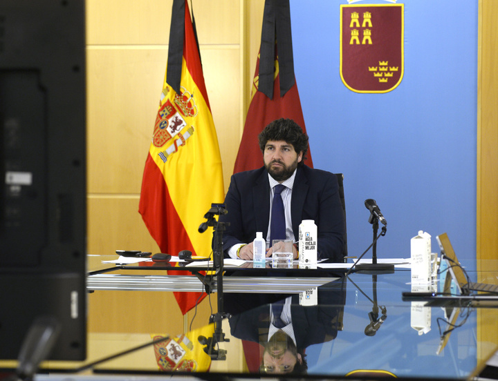 El jefe del Ejecutivo regional, Fernando López Miras, participa en la reunión por vía telemática de dirigentes autonómicos con el presidente del Gobierno central, Pedro Sánchez (2)