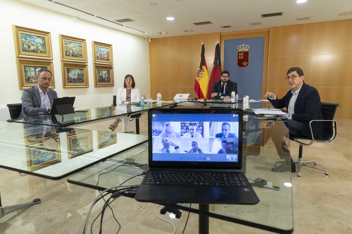 Imágenes de las reuniones por vía telemática que ha mantenido el presidente de la Comunidad para informar de la solicitud de la Región de Murcia para pasar a Fase 2 (4)
