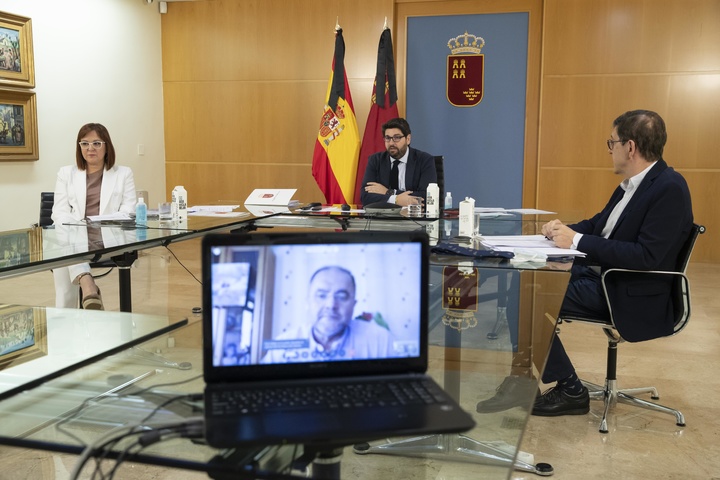 Imágenes de las reuniones por vía telemática que ha mantenido el presidente de la Comunidad para informar de la solicitud de la Región de Murcia para pasar a Fase 2 (3)