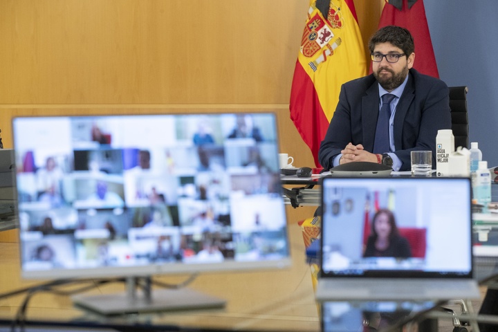 Reunión telemática con los 45 alcaldes de la Región (3)