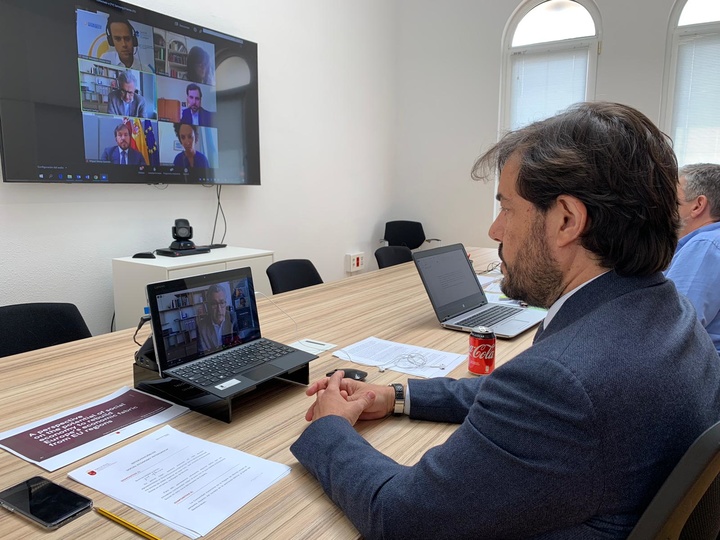 Imagen del consejero de Empleo, Investigación y Universidades, Miguel Motas, durante su participación en el seminario web que abordó los actuales retos de la economía social europea