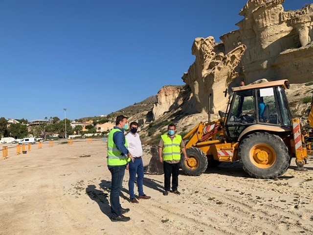 El director general del Medio Natural, durante su visita a Las Gredas de Mazarrón para supervisar las obras de protección del monumento natural