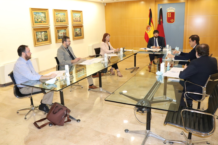 El jefe del Ejecutivo autonómico, Fernando López Miras, presidió hoy la reunión de constitución del Comité de Seguimiento poscovid de la Región de Murcia