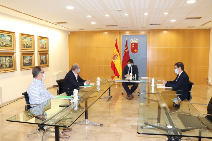 El presidente de la Comunidad, Fernando López Miras, se reunió hoy con el secretario general del Sindicato de Enfermería SATSE, José Antonio Blaya