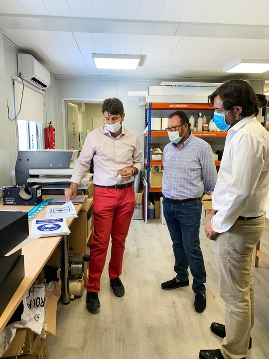 Miguel Motas, durante su visita a empresas de inserción (II)